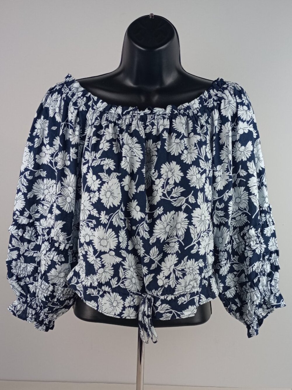 Lauren Conrad LC Womens M Navy Blue White Floral Elastic Long Sleeve Crop Top